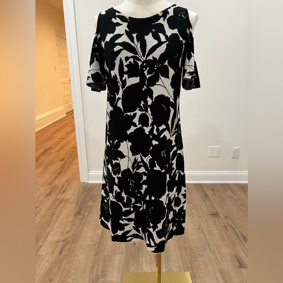 Ann Taylor Black and White Floral Cold Shoulder Sweater Casual Dress SZ MP - Picture 1 of 12